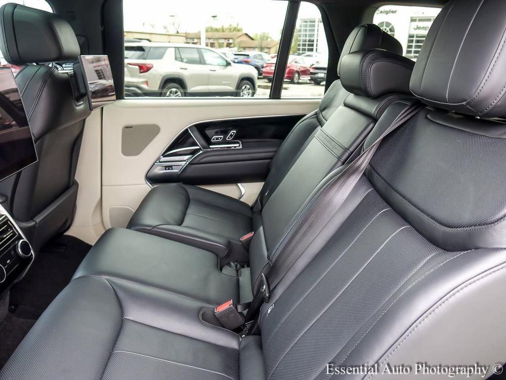 Used 2023 Land Rover Range Rover Long Wheelbase SE image 14