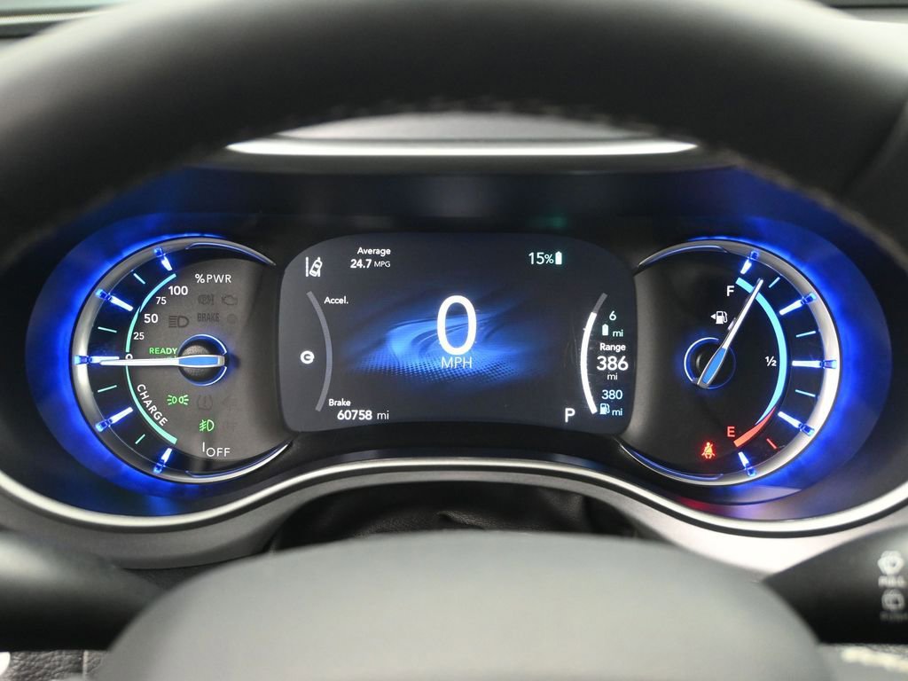 Used 2024 Chrysler Pacifica Select image 11