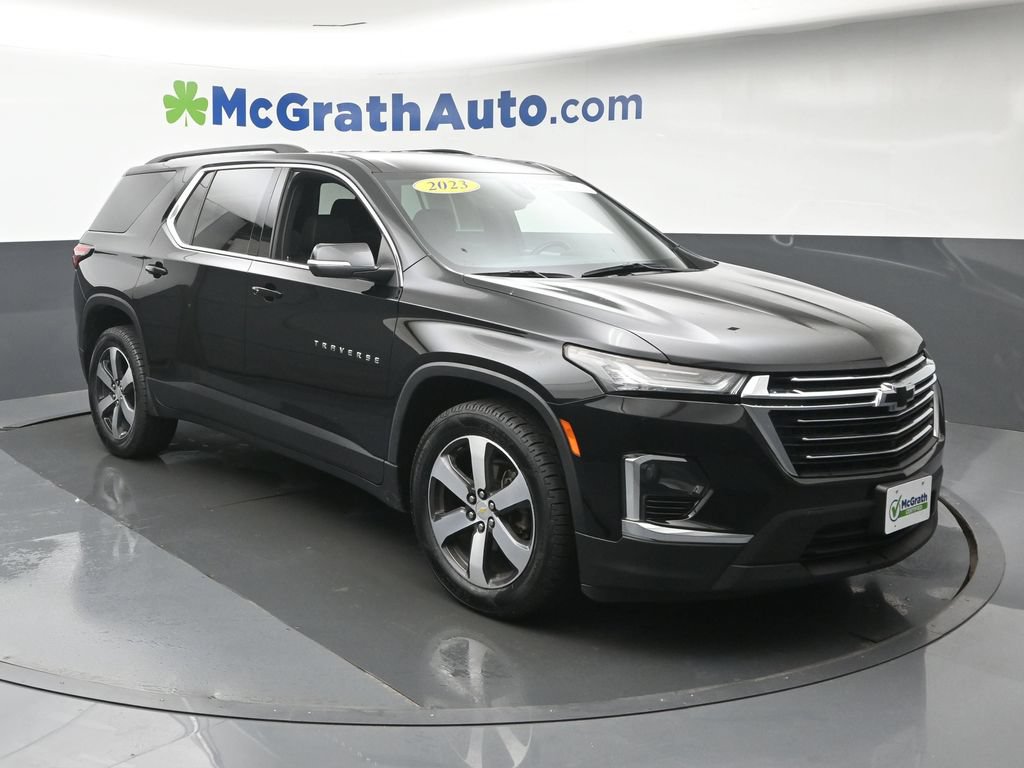 Used 2023 Chevrolet Traverse LT w/ LT Premium Package AWD/4WD image 2