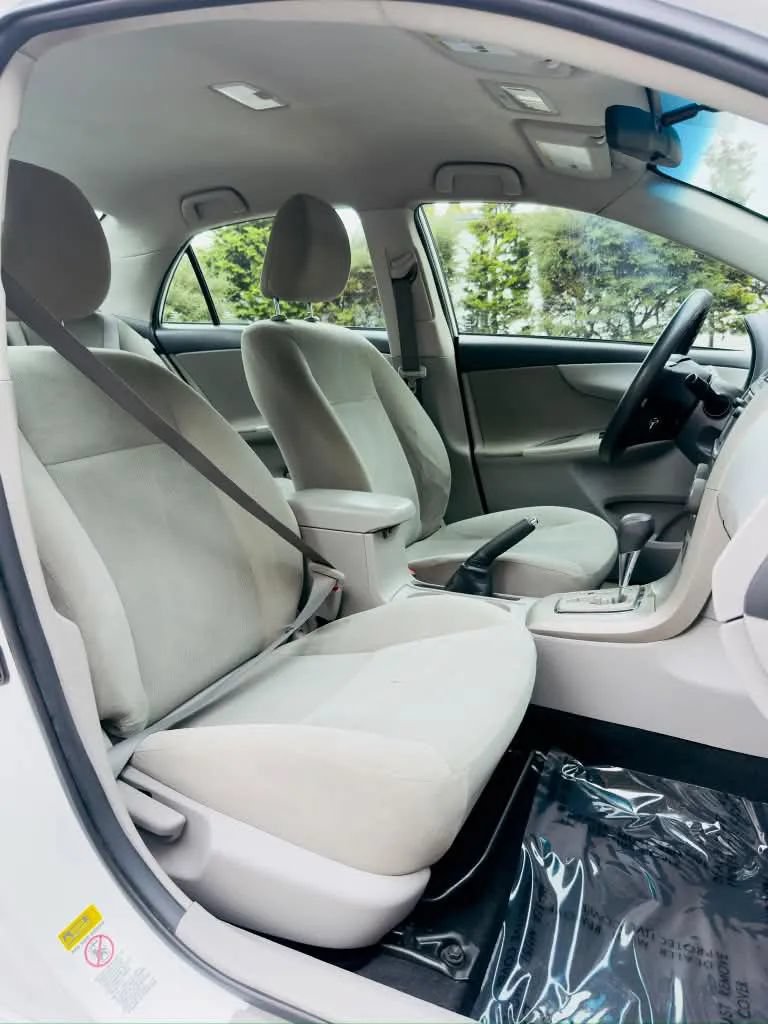 Used 2013 Toyota Corolla LE FWD image 11