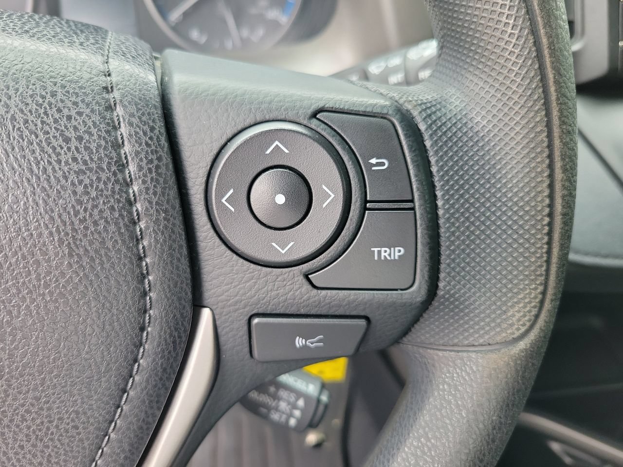 Used 2017 Toyota RAV4 LE FWD image 20