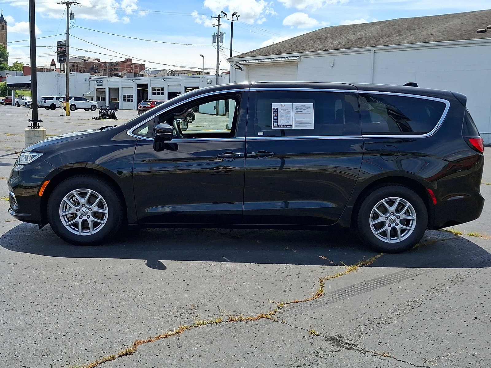 Used 2025 Chrysler Pacifica Select FWD image 7