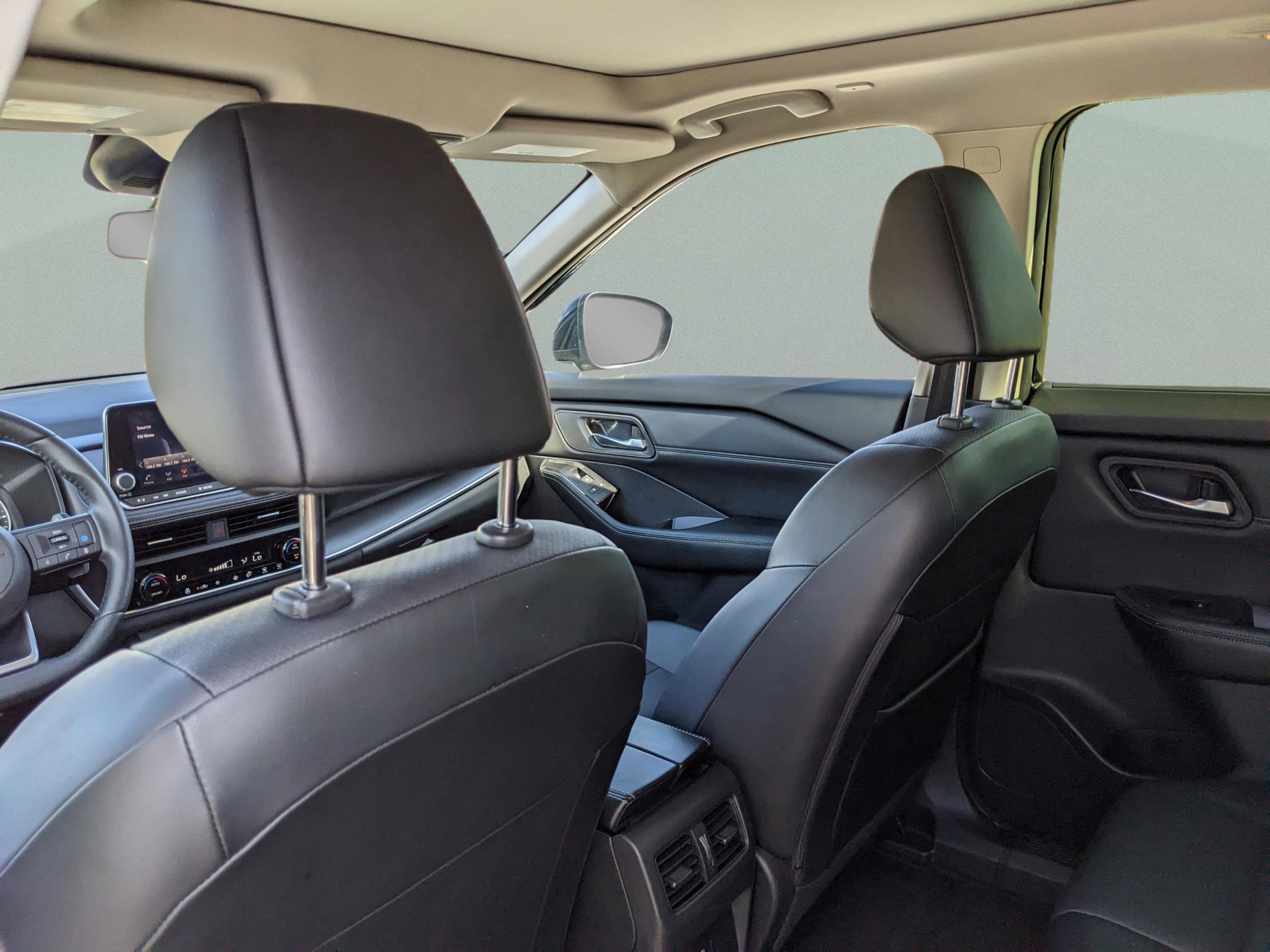 Used 2024 Nissan Rogue SV w/ SV Premium Package image 15