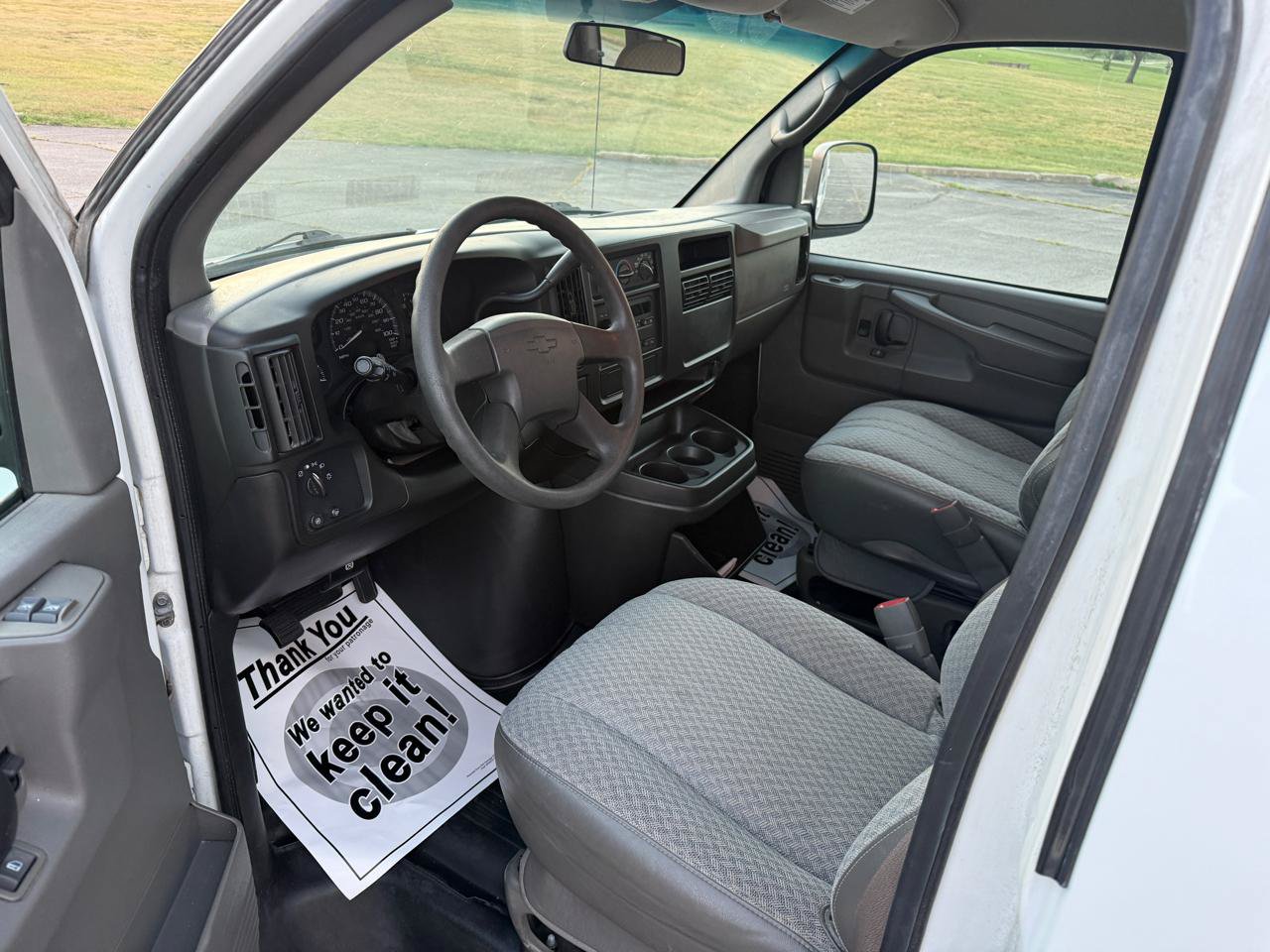 Used 2004 Chevrolet Express 1500 Passenger RWD image 8