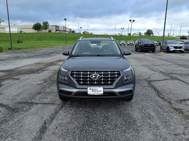 Used 2025 Hyundai Venue SEL FWD image 2