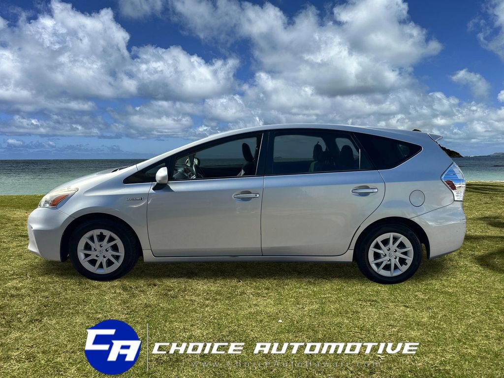 Used 2014 Toyota Prius V Two image 3