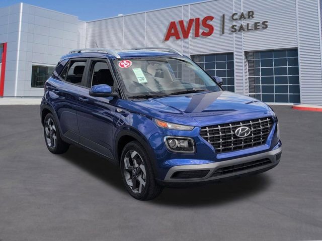 Used 2025 Hyundai Venue SEL FWD image 3