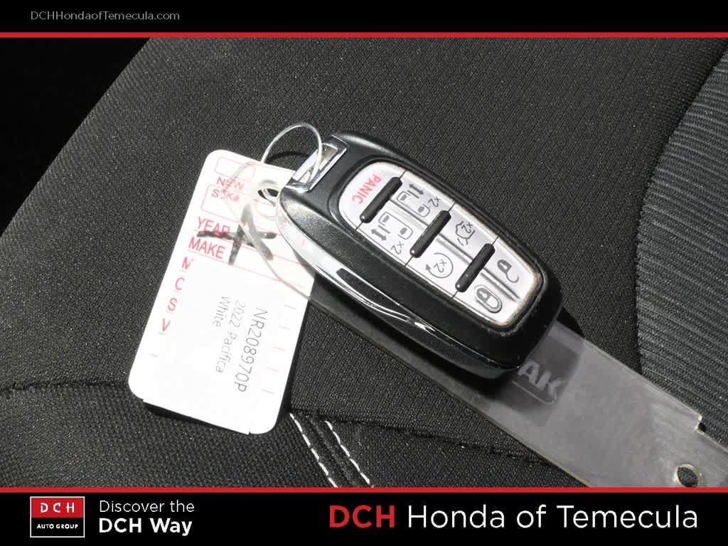 Used 2022 Chrysler Voyager LX FWD image 16