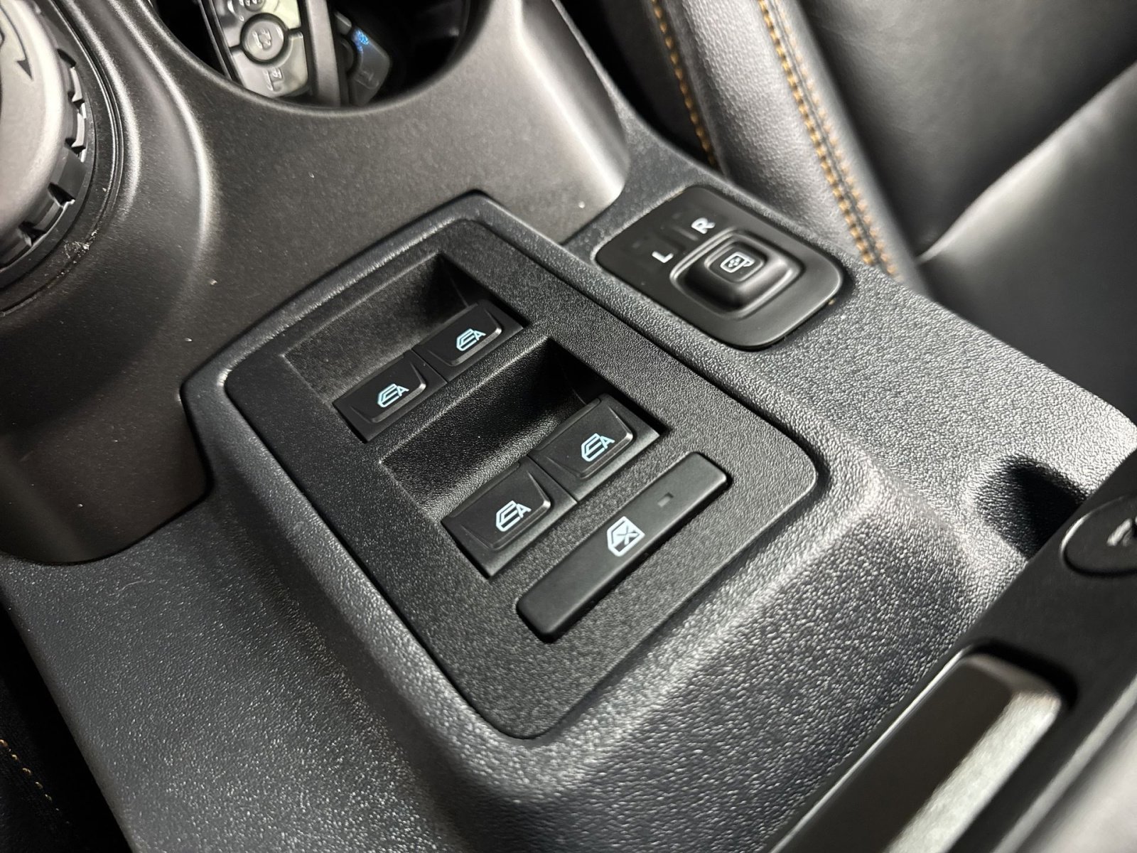 Used 2023 Ford Bronco Badlands image 37