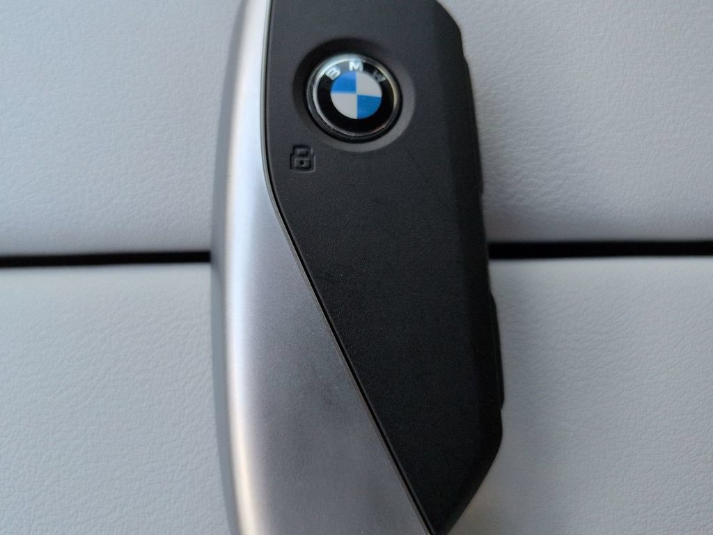 New 2026 BMW X5 xDrive50e w/ Climate Comfort Package AWD/4WD image 30