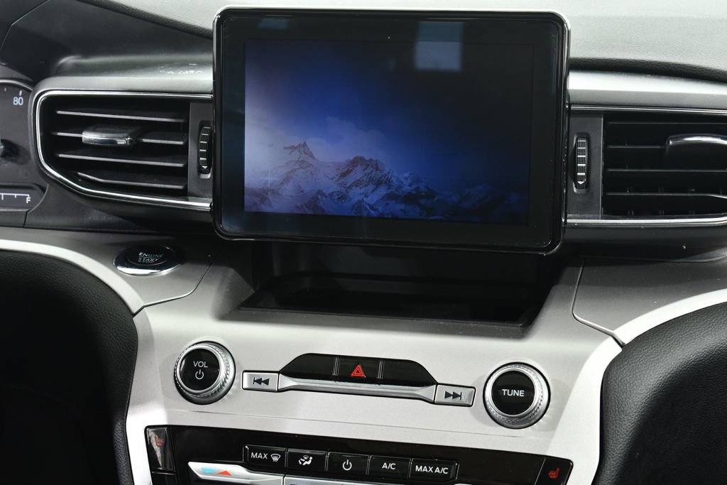 Used 2022 Ford Explorer XLT w/ Equipment Group 202A AWD/4WD image 9