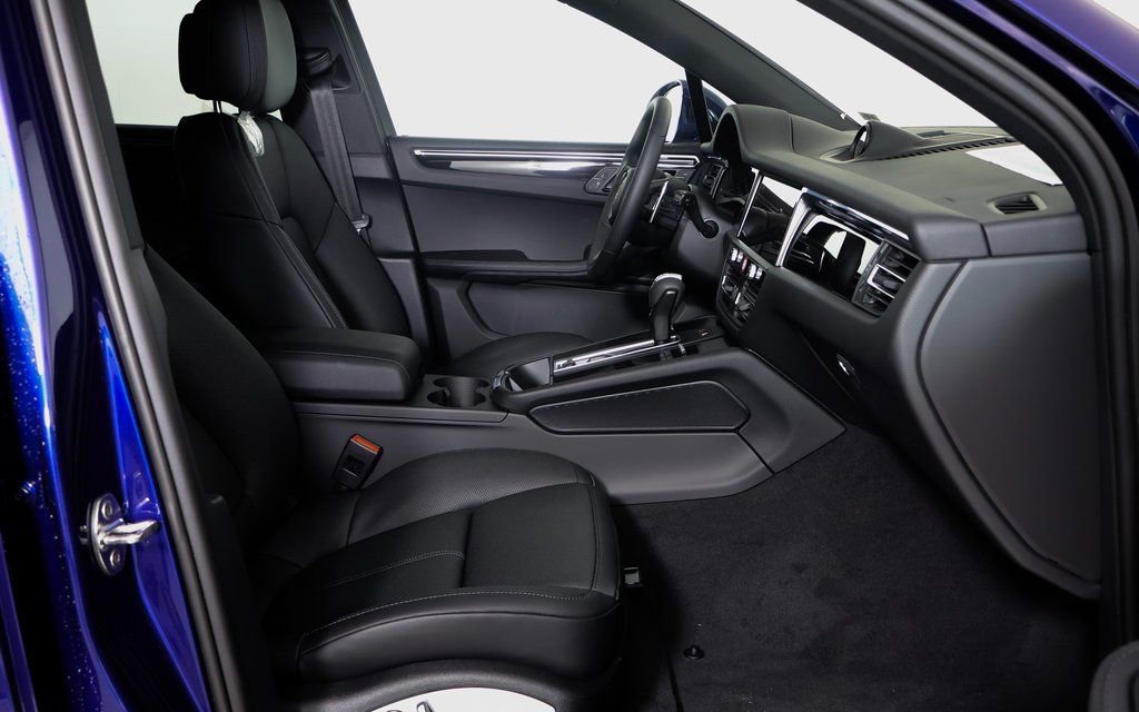 Used 2025 Porsche Macan image 8