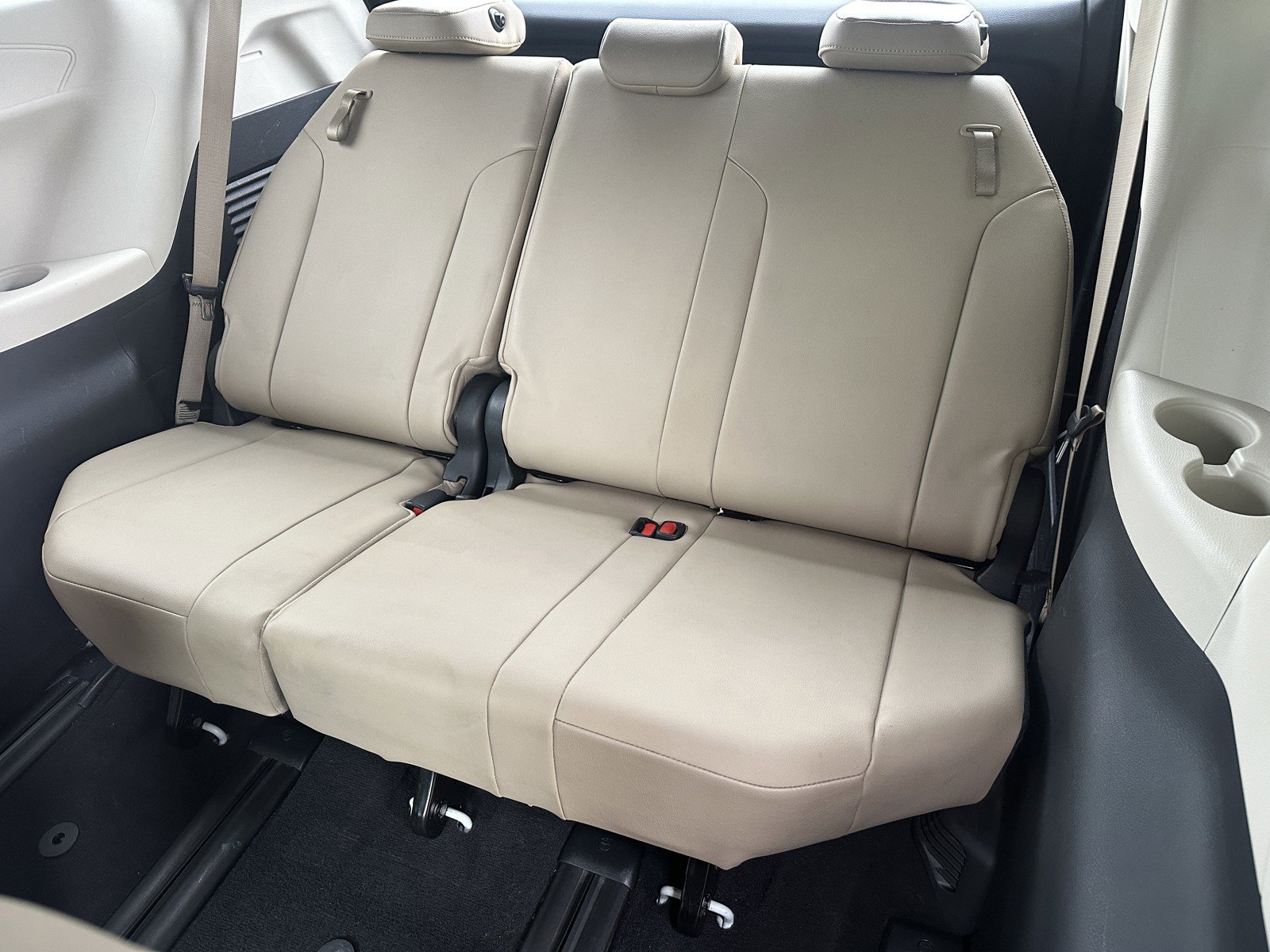 Used 2021 Toyota Sienna XLE AWD/4WD image 21