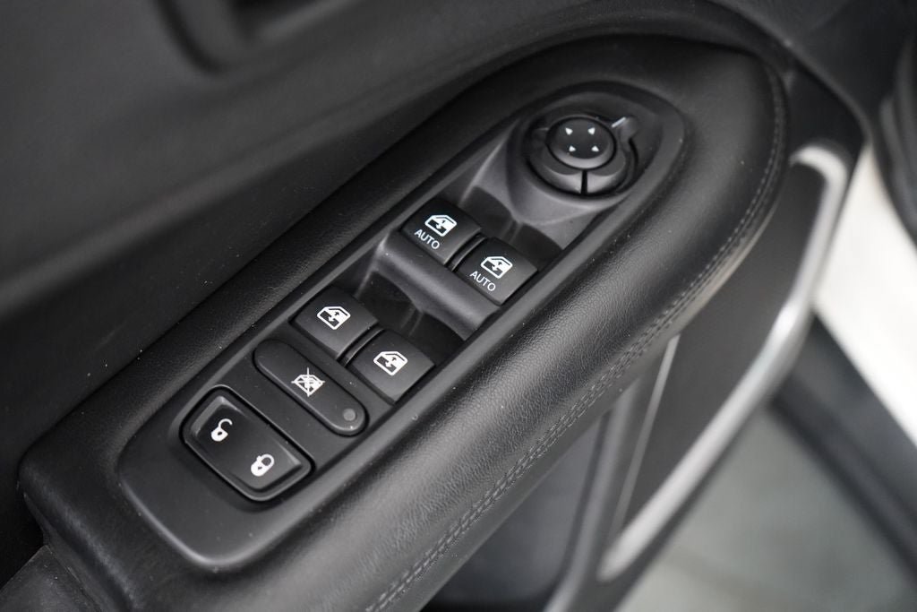 Used 2018 Jeep Compass Latitude FWD image 17