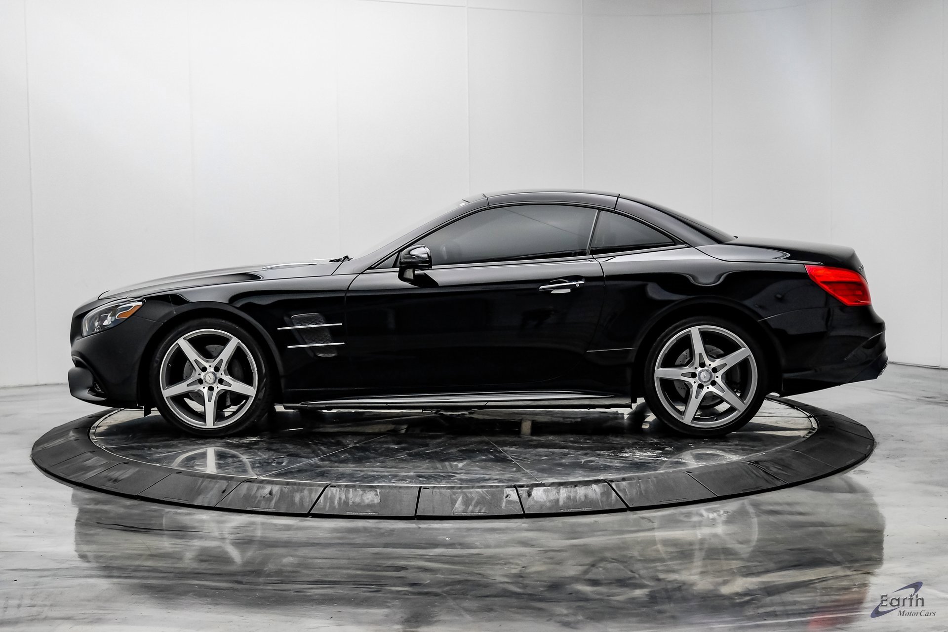 Used 2017 Mercedes-Benz SL 550 image 6