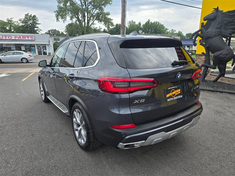 Used 2019 BMW X5 xDrive40i w/ Executive Package AWD/4WD image 2
