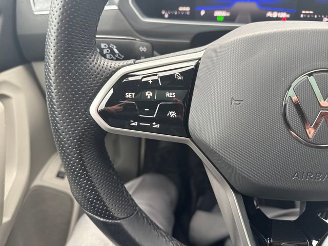 Certified 2022 Volkswagen Tiguan SE R-Line image 20