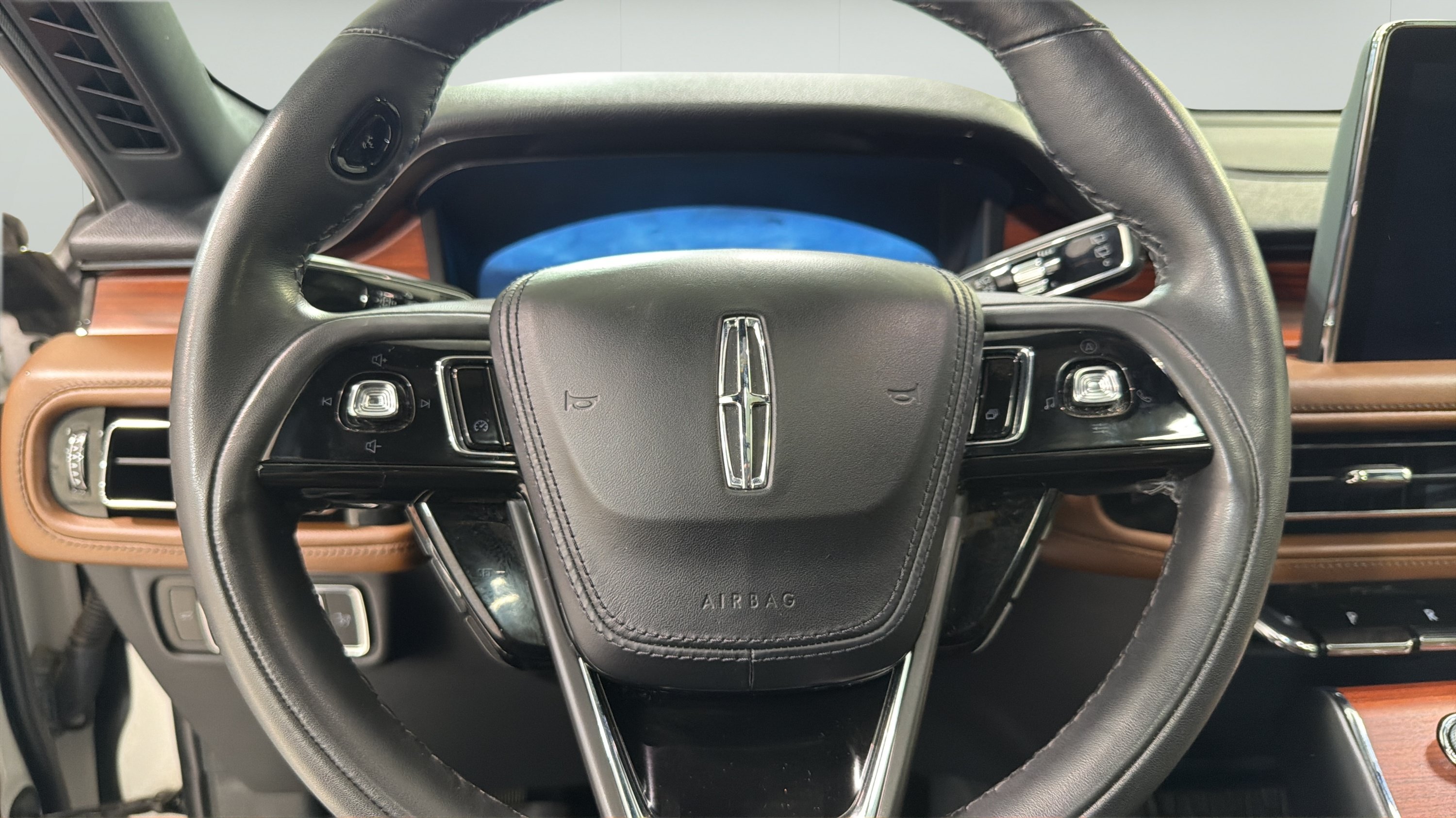 Used 2024 Lincoln Aviator Reserve w/ Elements Package Plus RWD image 12