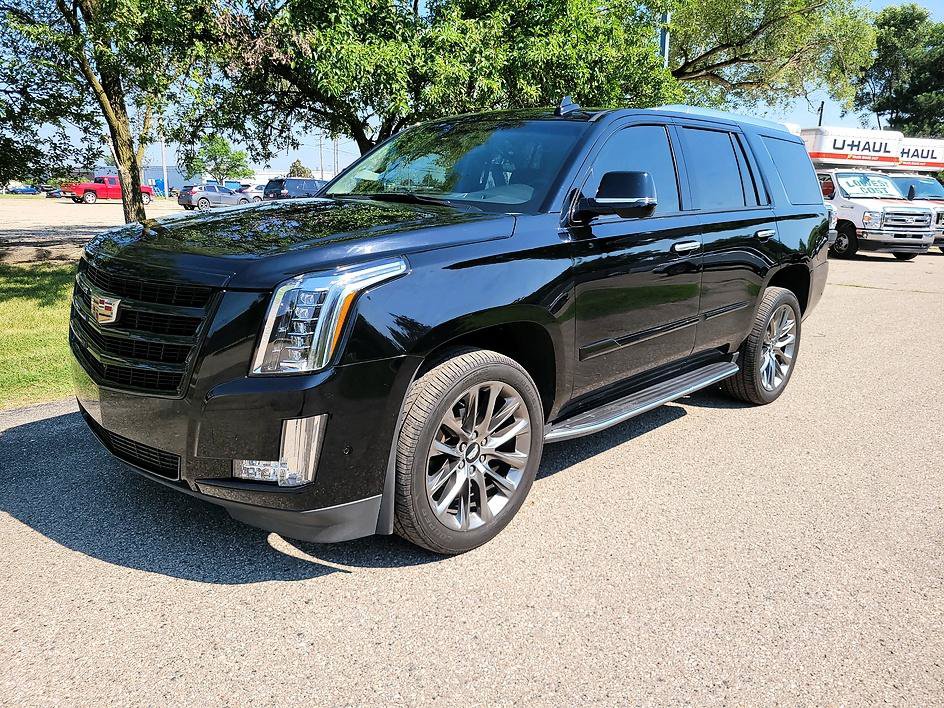 Used 2020 Cadillac Escalade Luxury w/ Escalade Sport Edition AWD/4WD image 3