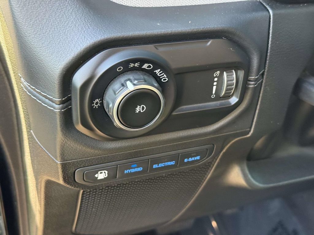 Used 2024 Jeep Wrangler Unlimited Sahara AWD/4WD image 34