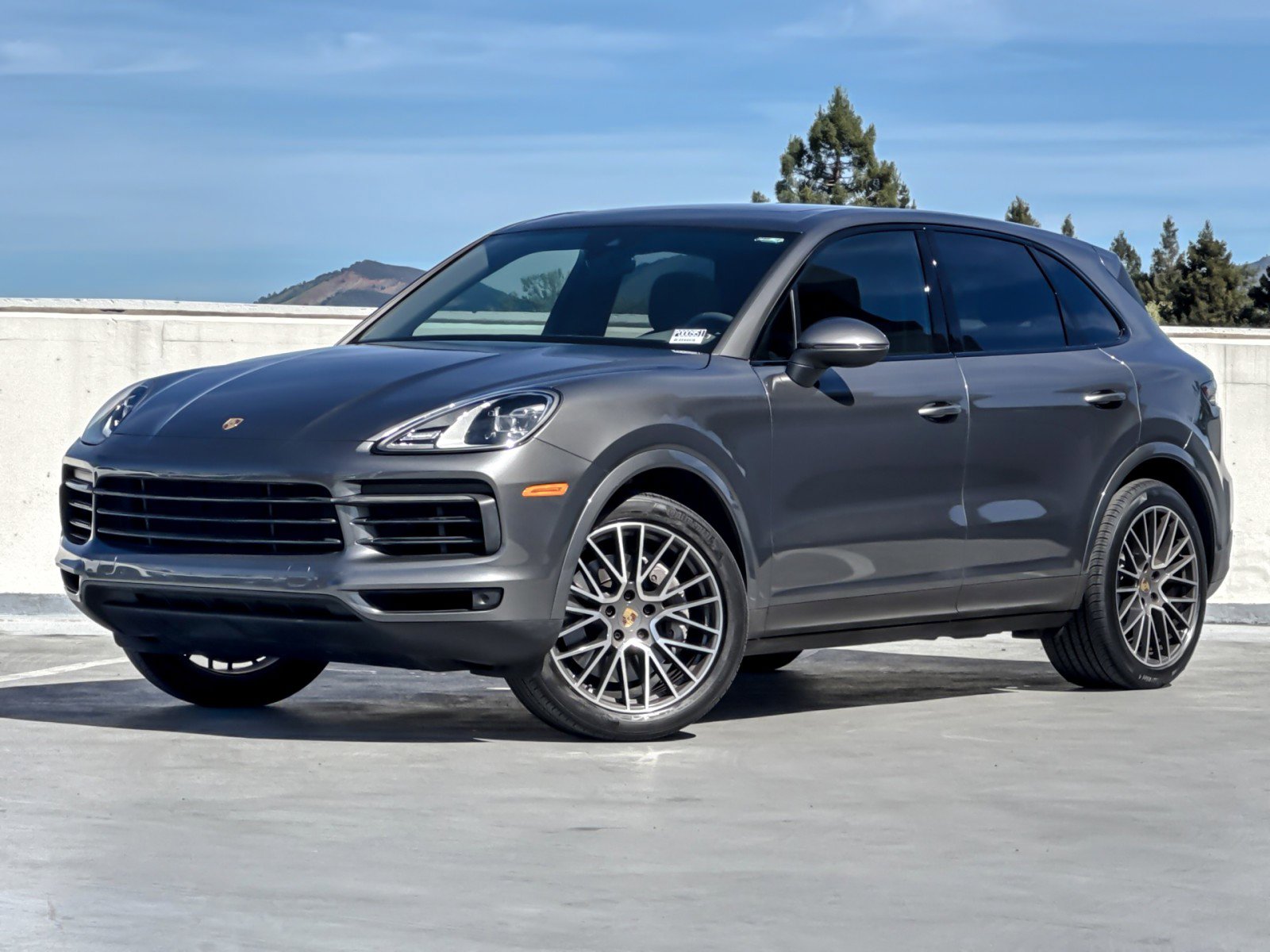 Certified 2023 Porsche Cayenne image 1