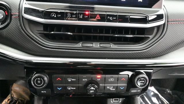 Used 2025 Jeep Compass Trailhawk AWD/4WD image 24