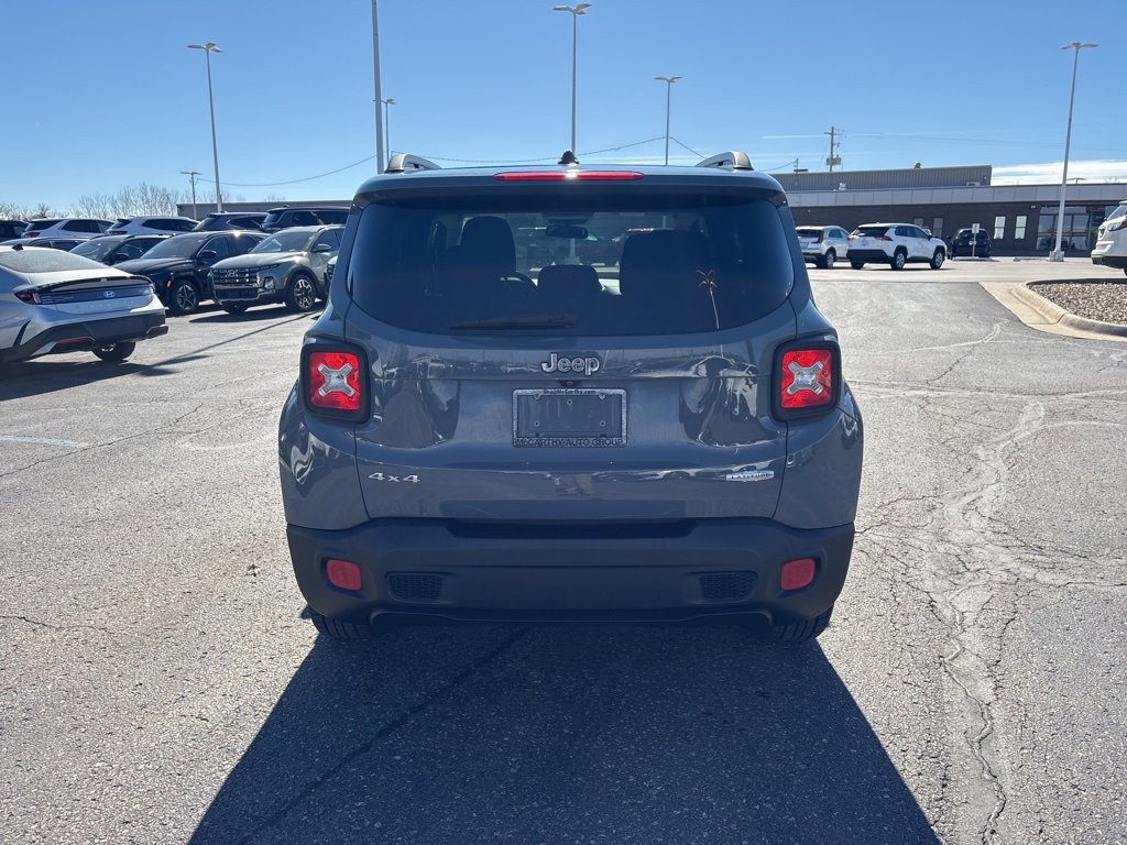 Used 2017 Jeep Renegade Latitude w/ Cold Weather Group image 5