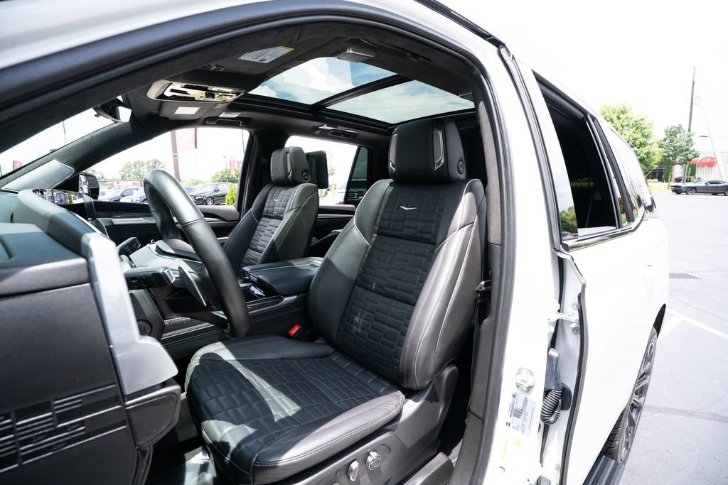 Used 2025 Cadillac Escalade V AWD/4WD image 28