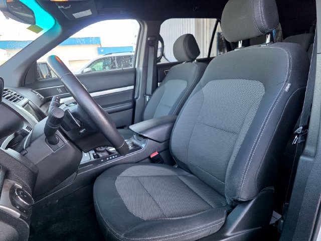 Used 2016 Ford Explorer XLT w/ Equipment Group 201A AWD/4WD image 13
