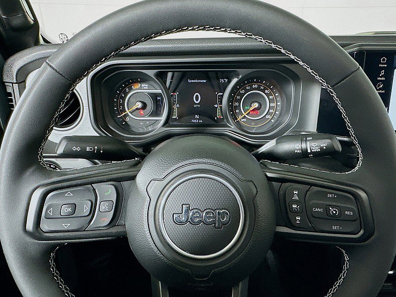 Used 2025 Jeep Wrangler Unlimited Sport AWD/4WD image 12