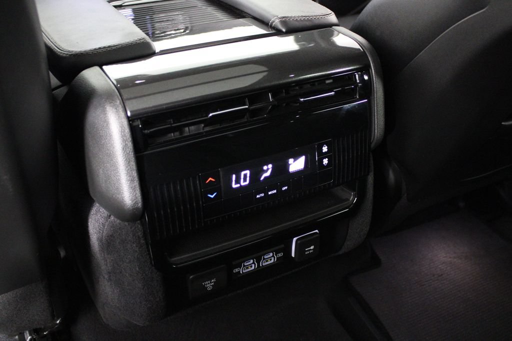 Used 2024 Jeep Wagoneer 4WD w/ Premium Group I image 23