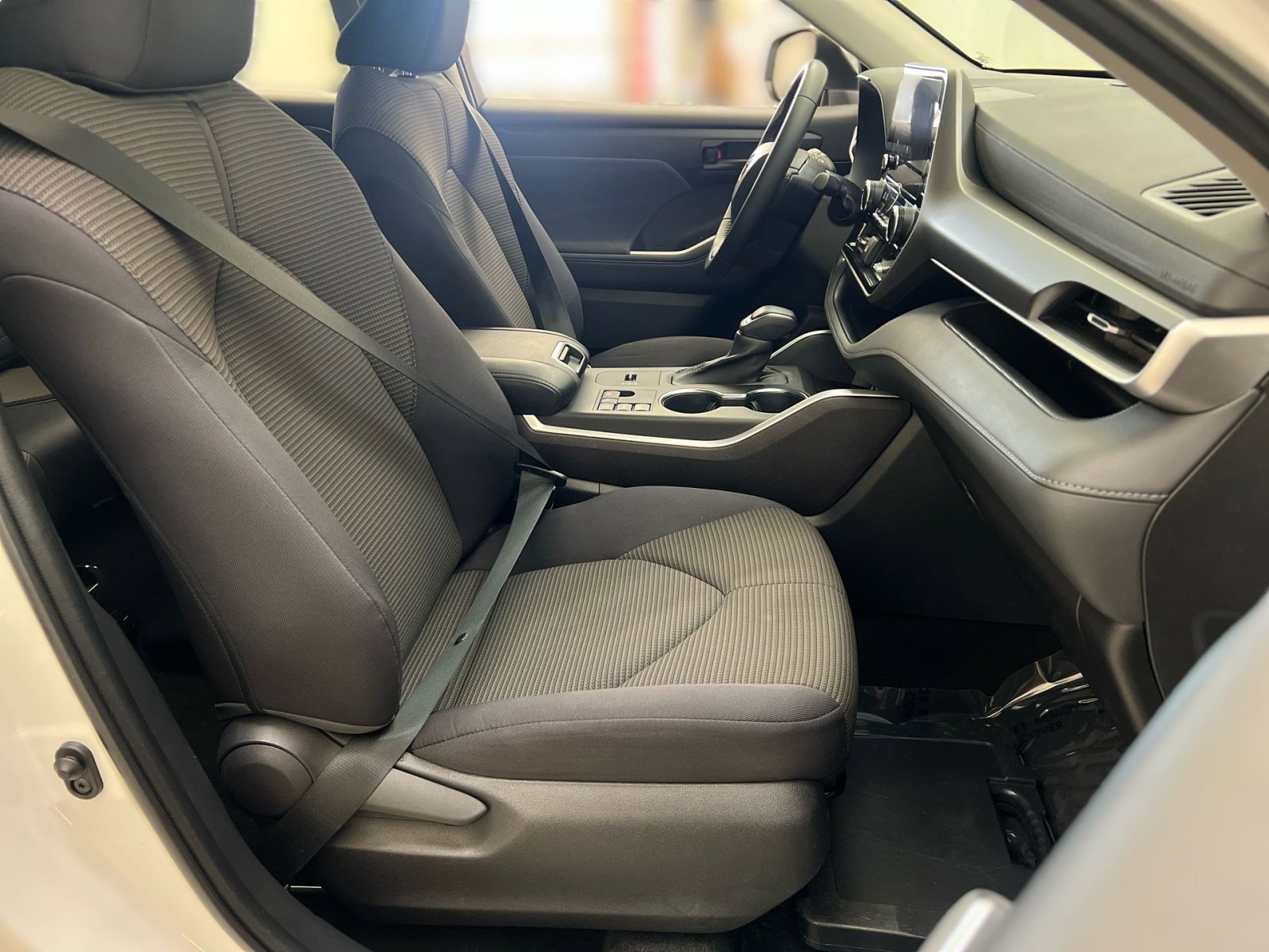 Used 2023 Toyota Highlander LE image 25