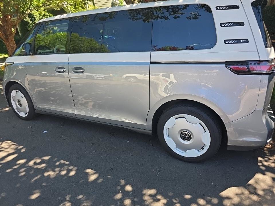 Certified 2025 Volkswagen ID. Buzz 1st Edition RWD image 5