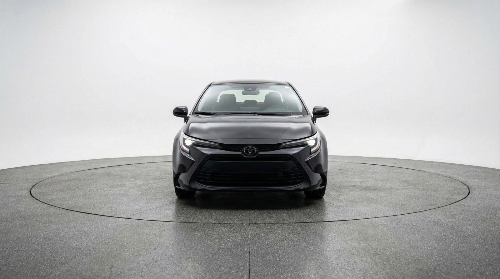 Used 2025 Toyota Corolla LE image 2