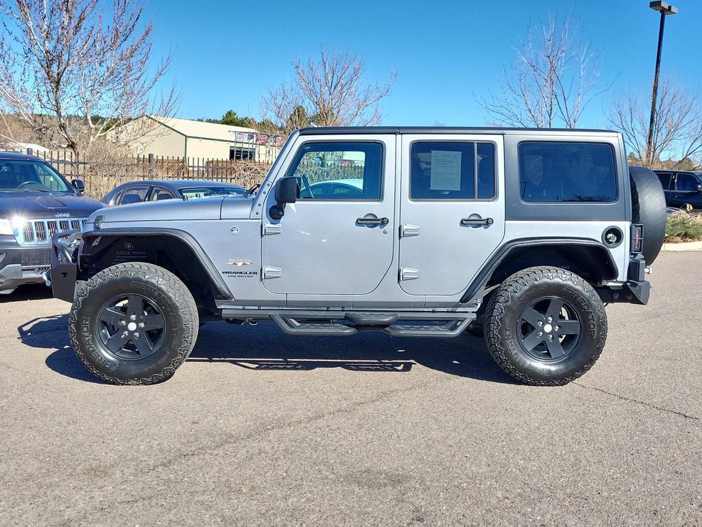 Used 2017 Jeep Wrangler Unlimited Sahara w/ Connectivity Group AWD/4WD image 7