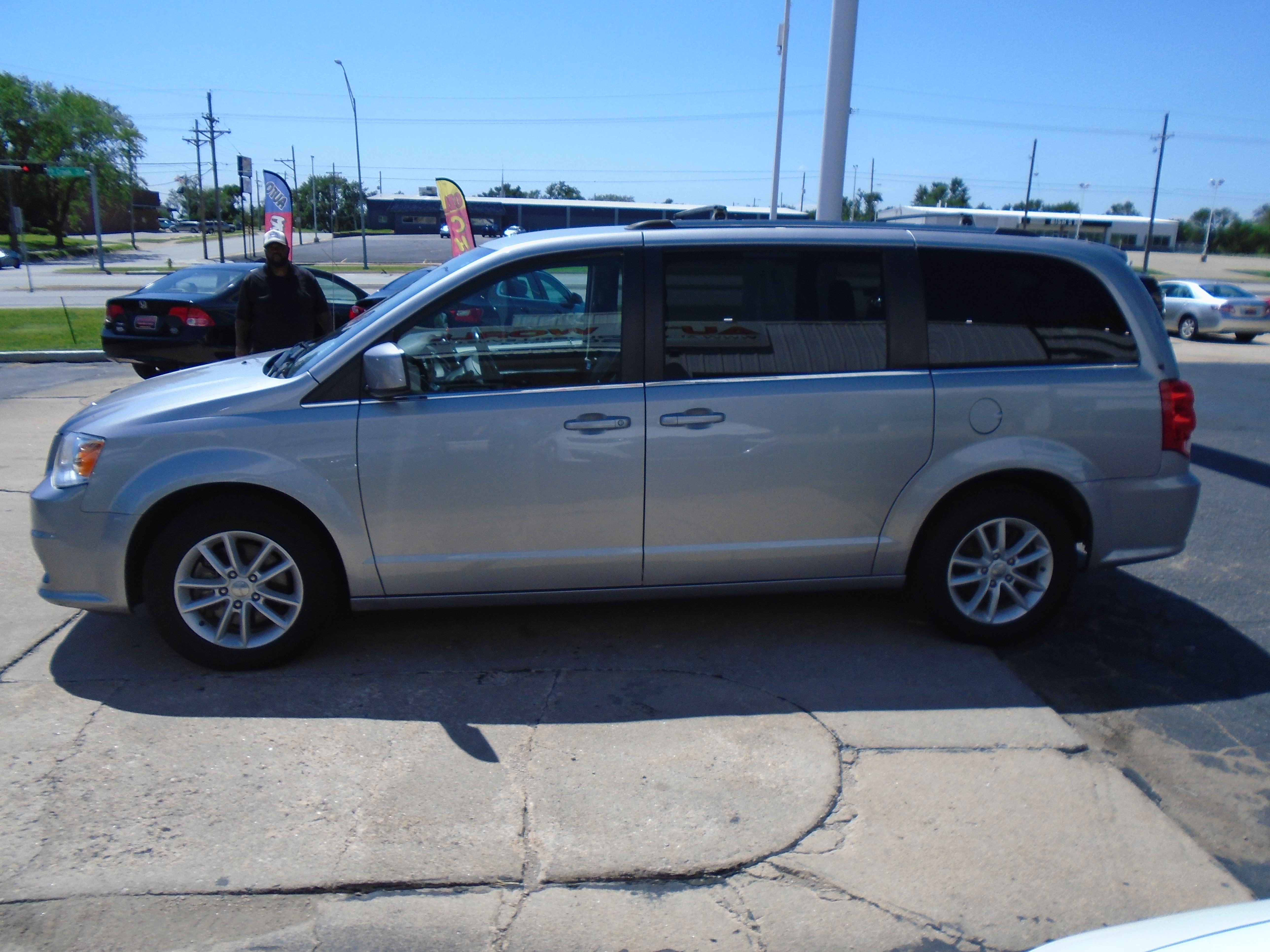 Used 2019 Dodge Grand Caravan SXT FWD image 5