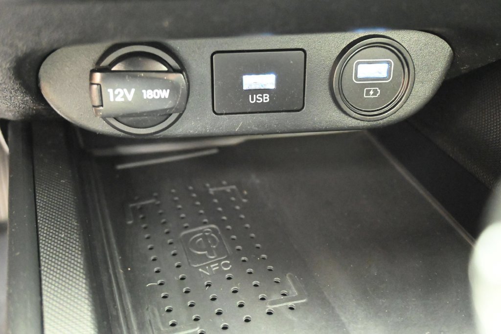 Used 2022 Hyundai Elantra Limited FWD image 16
