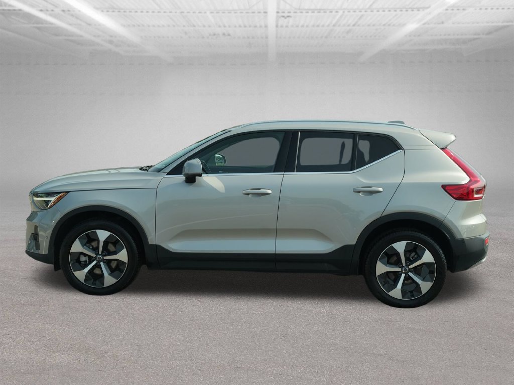 Used 2025 Volvo XC40 B5 Plus AWD/4WD image 4