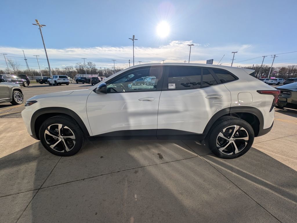 Used 2025 Chevrolet Trax RS w/ Driver Confidence Package image 7