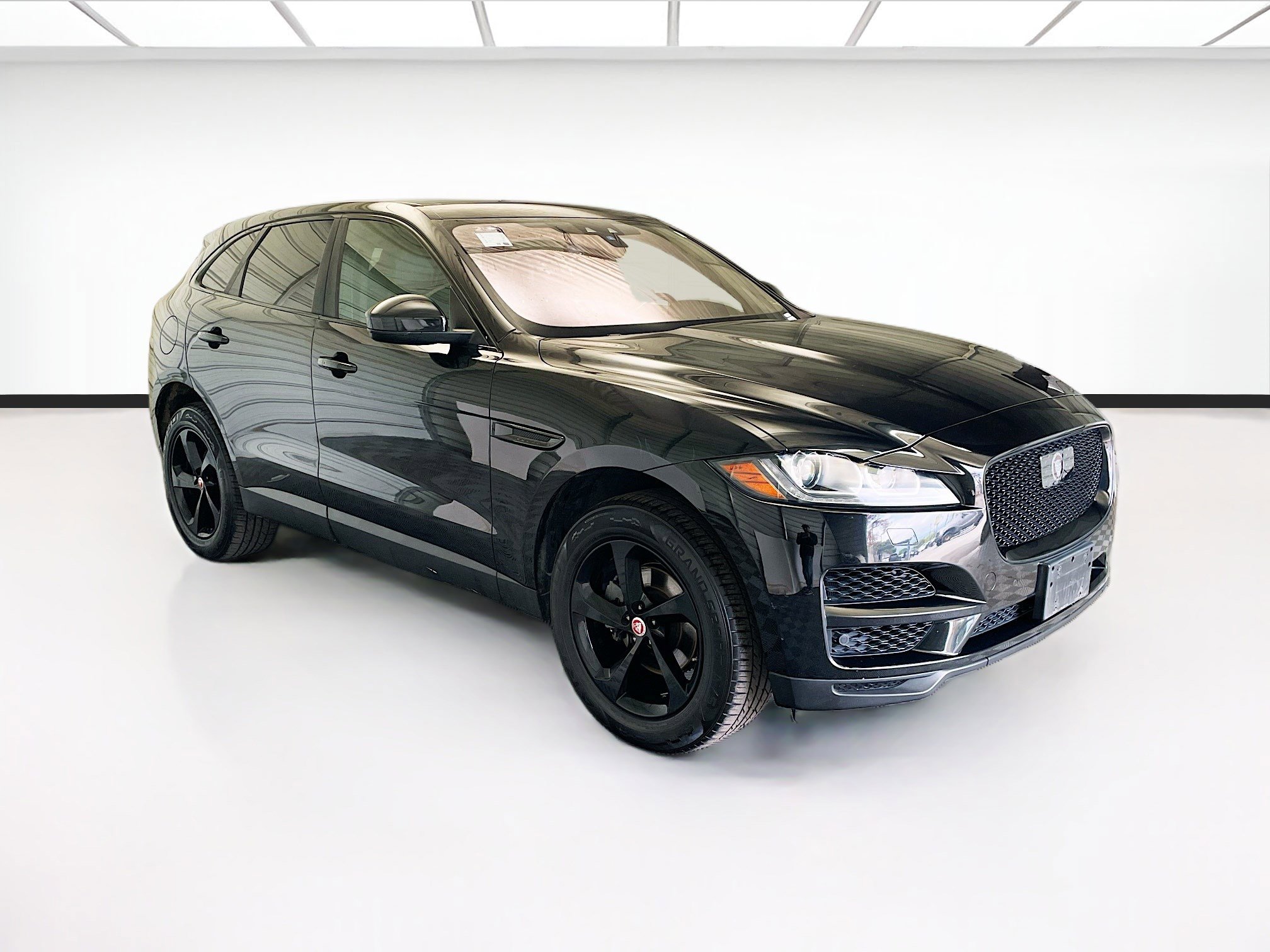 Used 2020 Jaguar F-PACE Prestige image 3