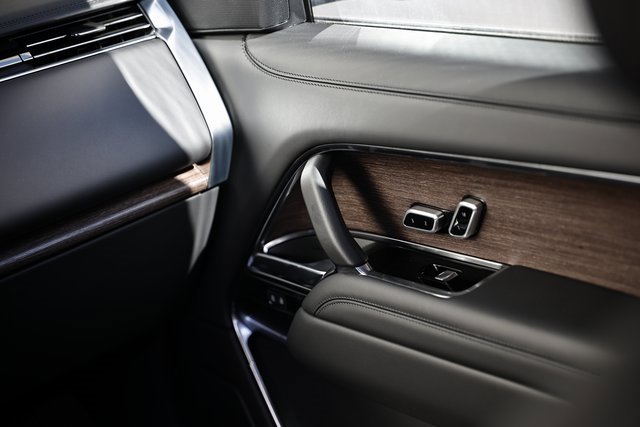 New 2025 Land Rover Range Rover Long Wheelbase SE image 35