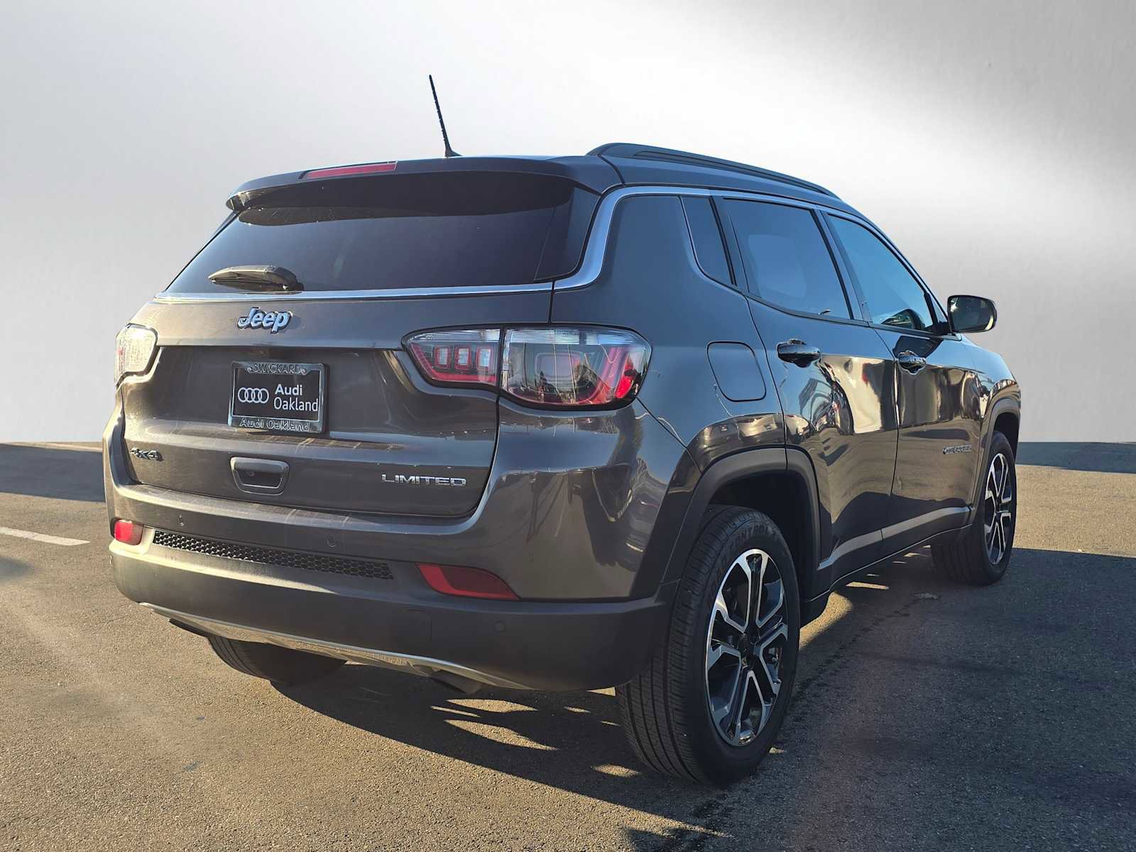 Used 2023 Jeep Compass Limited image 3