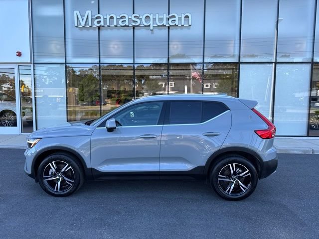 Certified 2025 Volvo XC40 B5 Core AWD/4WD image 2