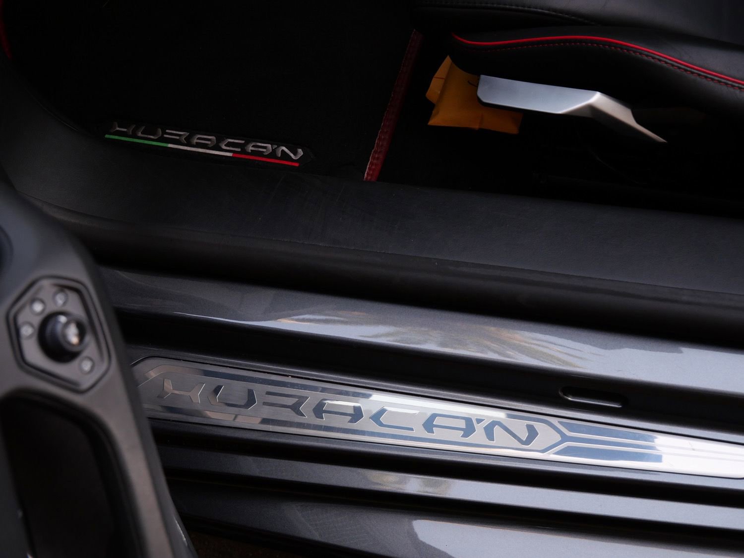 Used 2021 Lamborghini Huracan EVO RWD image 21