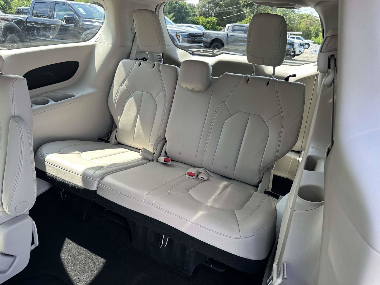 Used 2017 Chrysler Pacifica Touring-L FWD image 14