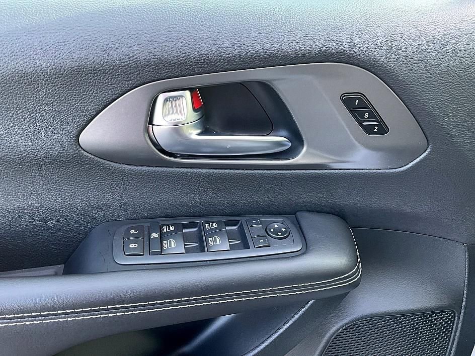 New 2026 Chrysler Pacifica Select image 14