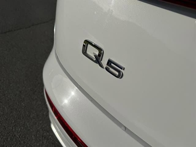 Used 2020 Audi Q5 e Prestige w/ Prestige Package image 11