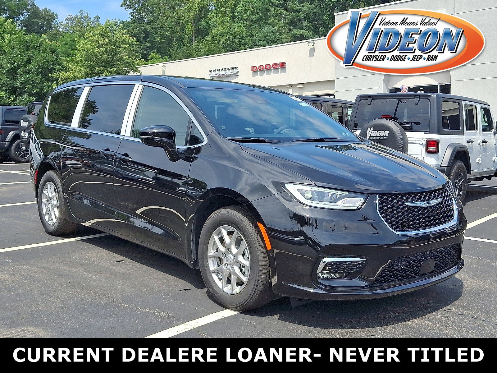 New 2026 Chrysler Pacifica Select image 1