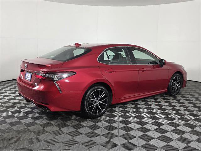 Used 2022 Toyota Camry SE w/ Cold Weather Package AWD/4WD image 3
