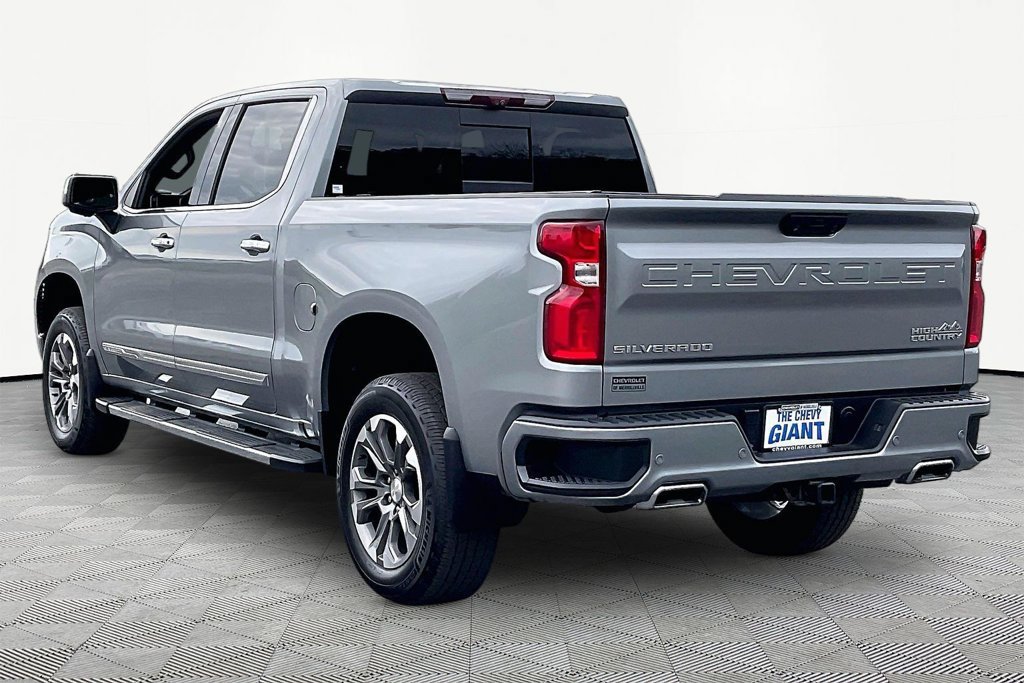 Used 2023 Chevrolet Silverado 1500 High Country w/ Technology Package AWD/4WD image 4